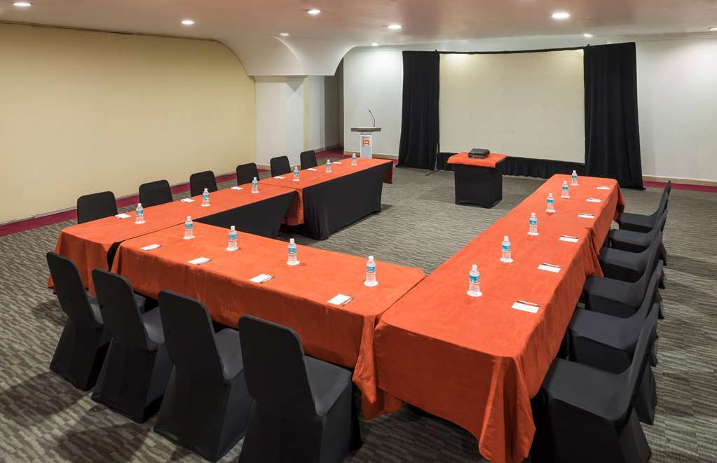 Hotel Plaza Genova Centro Guadalajara Instalações foto